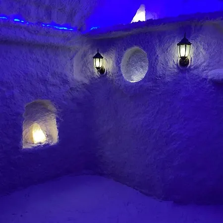 Nautilus Hotel *