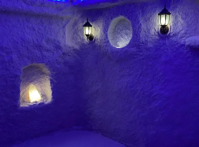 Nautilus Hotel *