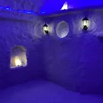Nautilus Hotel *